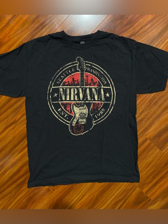 NIRVANA Other - NIRVANA Black cotton Short-Sleeve Tee with Red and Gold Guitar Emblem Large